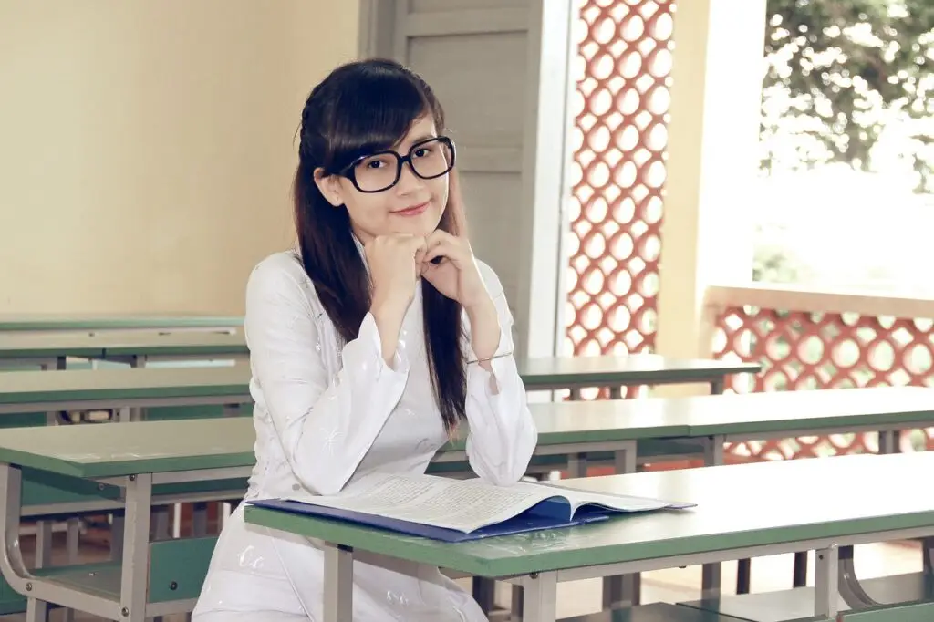 Supporting Students with ADHD in Class 4 girl 678699 1280