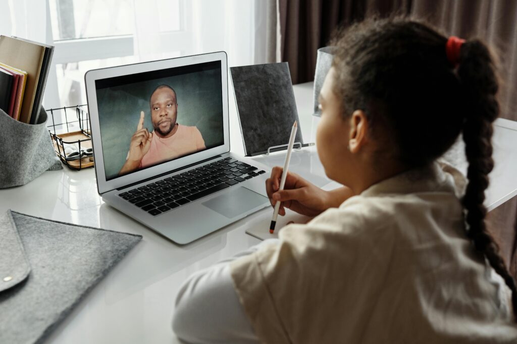 How Parents Can Support Learning at Home 3 pexels august de richelieu 4261793
